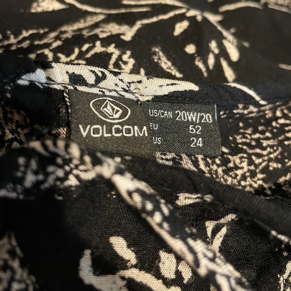Volcom b&w plus size swing tank sz 20w - Picture 6 of 10